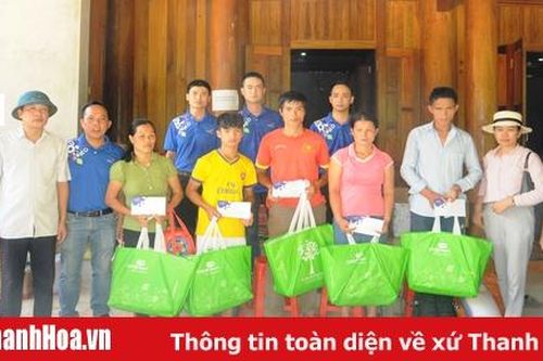 Co.opmart Thanh Hóa hỗ trợ bà con vùng lũ Sa Ná