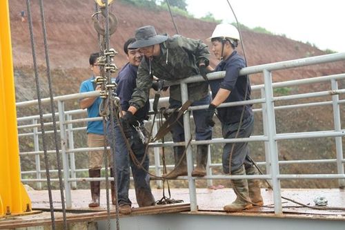 Đã khắc phục được một phần sự cố kẹt van thủy điện Đắk Kar
