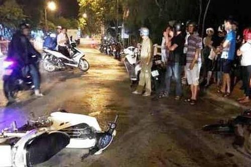 Xe máy phóng ngược chiều tông liên tiếp 5 phương tiện