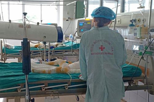 Sức khỏe 3 bé mầm non bị bỏng do cô giáo đốt cồn dạy học giờ ra sao?