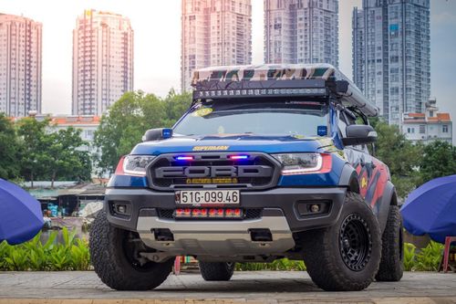Ford Raptor chưa đủ ngầu, chủ xe chi trăm triệu độ lại 'nhan sắc'