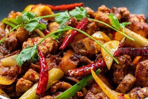 Lẩu gà khô cay và 4 món ăn đêm làm ấm lòng thực khách đến Đà Lạt
