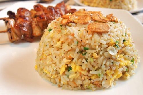 Cơm trứng chiên tỏi siêu dễ cho những 'tay mơ' mới vào bếp