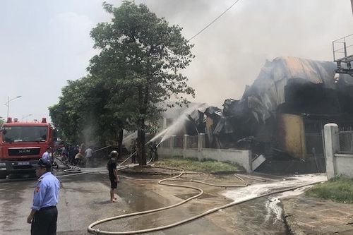 Cháy khu nhà xưởng tại khu công nghiệp Sài Đồng B