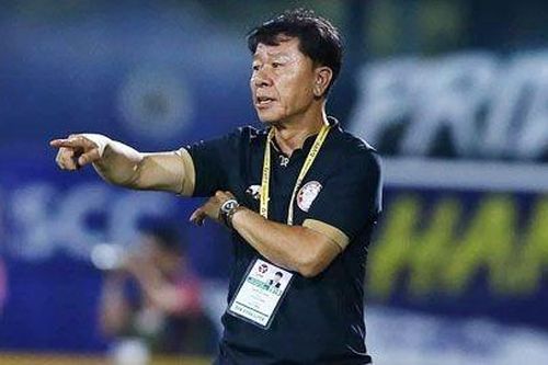 Sau trận thua CLB Quảng Nam, HLV Chung Hae Seong chỉ trích đó 'không phải là bóng đá'