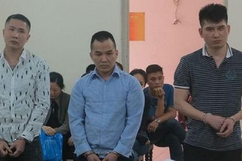 'Trùm' ma túy mang súng K59 ra sân bay đón đối tác