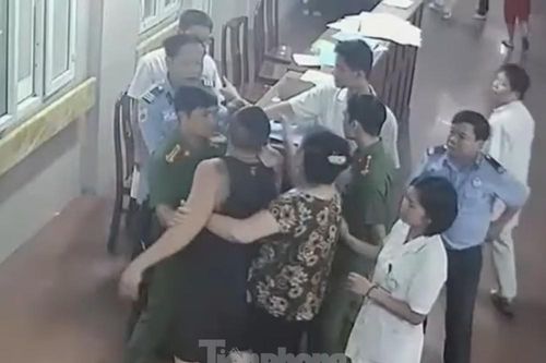 Tạm giữ hình sự đối tượng hành hung bác sỹ tại bệnh viện đa khoa Ninh Bình