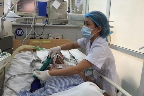 Nguy kịch sau khi uống 10 lít rượu liên tục trong 5 ngày