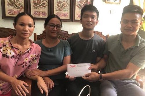 Tiếp sức cho cậu học sinh nghèo đi học Đại học Quốc gia