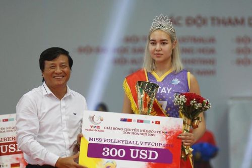 Chân dài bóng chuyền Kazakhstan 'ẵm' giải Hoa khôi VTV Cup 2019