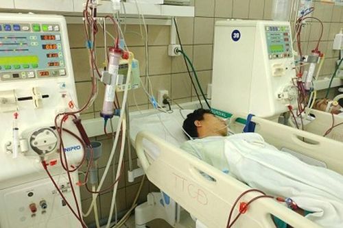 Uống rượu thay cơm 5 ngày liên tiếp, thanh niên Hà Nội nhập viện cấp cứu
