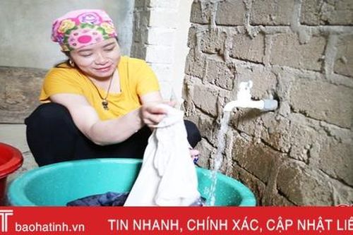Gần 270 triệu đồng đầu tư nước sạch cho các hộ dân Hương Trạch có giếng nhiễm dầu