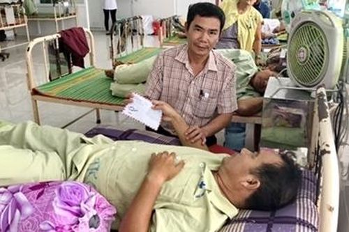 Máu các anh đã đổ trên các nẻo đường