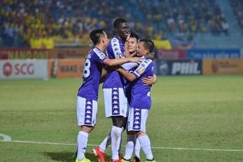 Đè bẹp Thanh Hóa, Hà Nội FC củng cố ngôi đầu