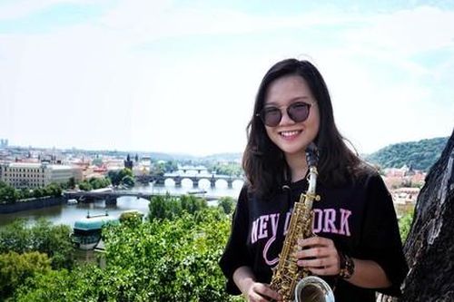 Con gái Trần Mạnh Tuấn ra mắt MV saxophone nhạc Trịnh