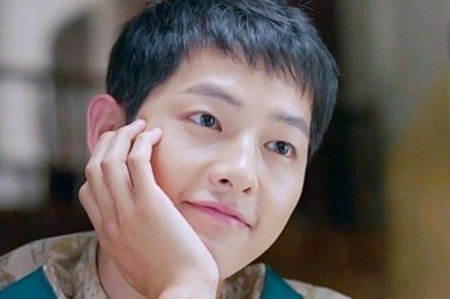 Báo Trung đưa tin Song Joong Ki nửa đêm chia sẻ ảnh thân mật với một cô gái trẻ, công khai có tình mới hậu ly hôn?