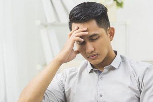 Về sớm hôm sinh nhật vợ, tôi cầm bánh kem núp trong tủ muốn làm cả nhà ngạc nhiên, không ngờ lại chứng kiến một cảnh tượng gây sốc