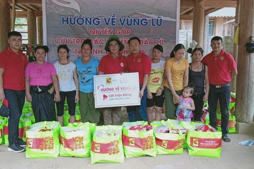 Central Group Việt Nam tặng quà hỗ trợ đồng bào vùng lũ ở Thanh Hóa