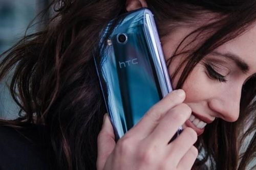 Vì sao HTC chưa chịu 'đóng nắp quan tài' mảng di động?