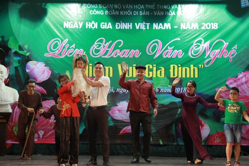 'Ứng xử trong gia đình': Gia đình chỉ hạnh phúc khi 'thuận vợ thuận chồng'
