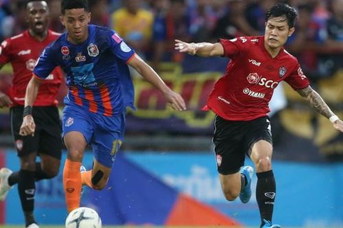 HLV tuyển Thái Lan lần thứ hai 'xem giò' Văn Lâm