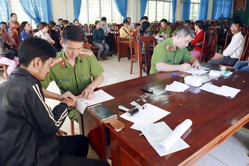 Phục vụ nhân dân từ những việc làm nhỏ