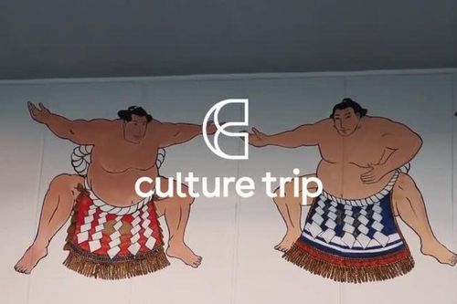 Nhà hàng 'quái đản', khách đang ăn lao vào vật nhau cùng sumo
