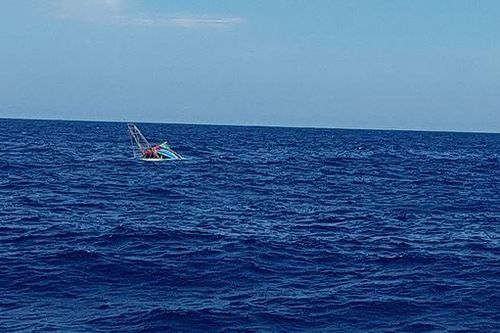 Cứu 6 thuyền viên tàu Quảng Bình nửa đêm bị chìm tại khu vực Hoàng Sa