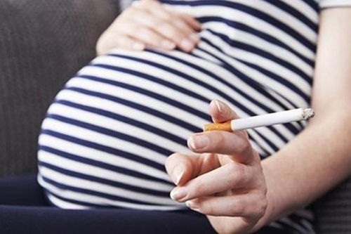 Tác hại của hút thuốc thụ động tới sức khỏe sinh sản ở nữ giới
