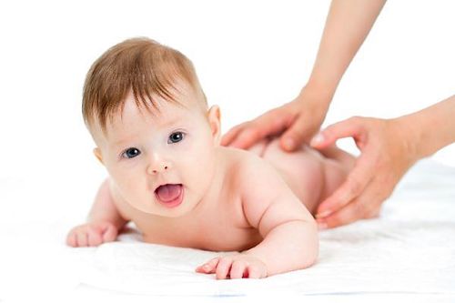 6 mẹo đơn giản chữa chứng nấc cụt an toàn và hiệu quả cho trẻ sơ sinh