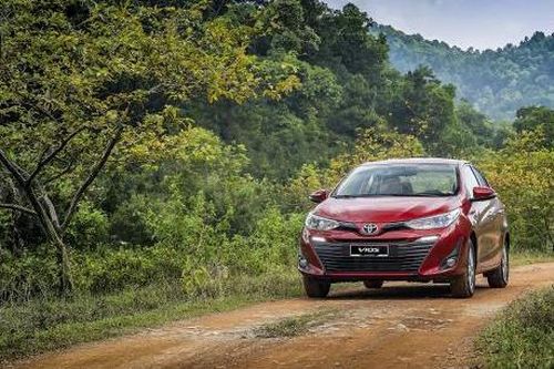 Ô tô nhập khẩu nguyên chiếc về Việt Nam phân phối tăng hơn 200%