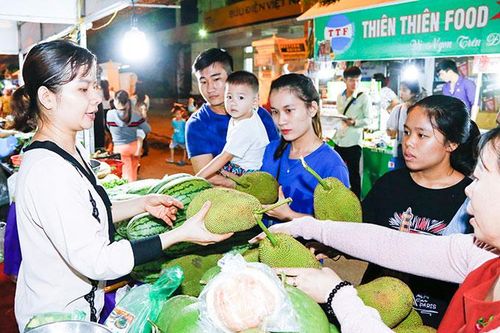 Sức hút từ phiên chợ nông sản