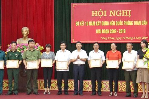 Tiếp tục xây dựng nền quốc phòng toàn dân vững mạnh