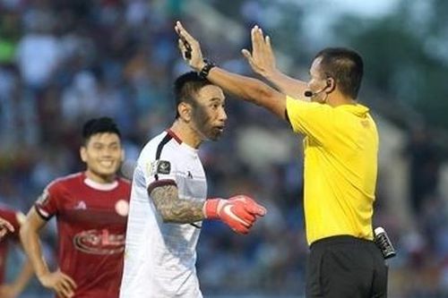 Trưởng ban Trọng tài phát biểu về quả phạt 11m