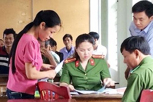 Gần 1.000 người được cấp căn cước công dân lưu động