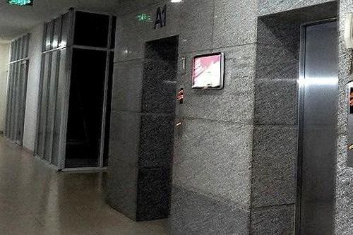 Gã đàn ông thừa nhận hành vi dâm ô bé gái trong thang máy