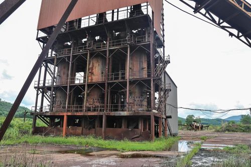 80.000 tấn quặng sắt phơi sương bên nhà máy 150 tỷ hoang phế