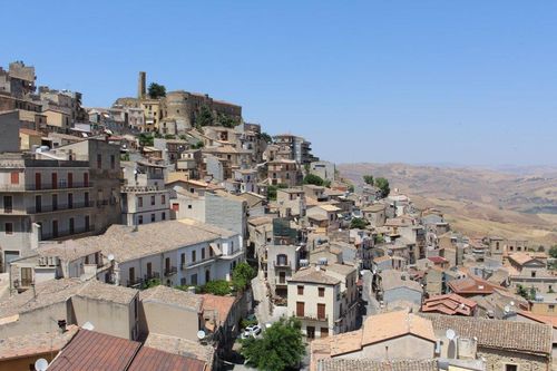 Bên trong những ngôi nhà giá 1 USD ở Italy
