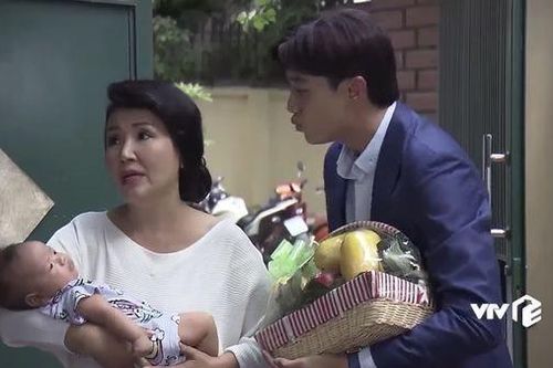 Giỏ trái cây nhựa, cây giả và những sạn gây cười ở 'Về nhà đi con'
