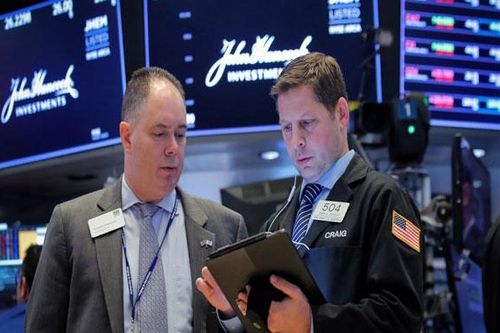 Dow Jones 'bay' gần 400 điểm do căng thẳng địa chính trị và lo ngại suy thoái