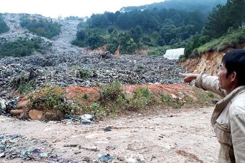 'Núi' rác thải 'băng xuống' nhiều diện tích sản xuất nông nghiệp