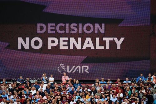Chưa thể áp dụng VAR tại V-League 2019