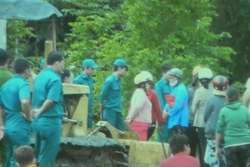 Hàng chục hộ dân ngăn cản thi công khu tái định cư Sài Gòn Safari