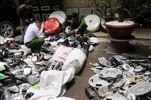 Khởi tố 2 vụ buôn lậu phụ tùng ô tô, thiết bị y tế
