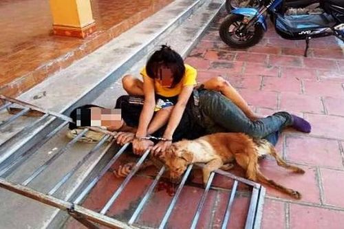 Cặp tình nhân chuyên trộm chó bị người dân vây bắt