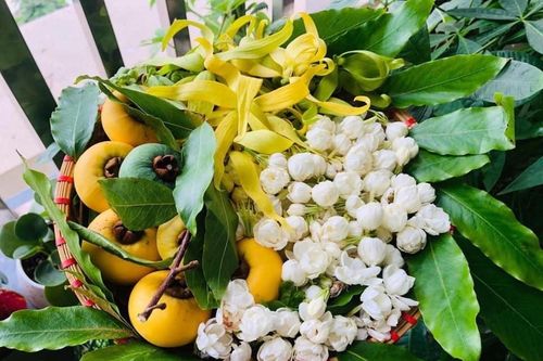 Đĩa hoa ngày rằm tiền triệu, dân Hà thành kính ông bà mùi hương cổ tích