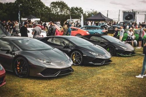 Hơn 700 siêu xe quy tụ tưởng nhớ ngôi sao phim bom tấn 'Fast and Furious'