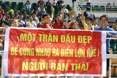 CĐV Việt Nam gọi Thái Lan là bạn, rủ nhau vươn ra biển lớn