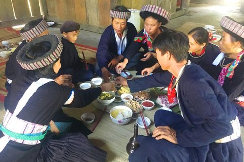 Ăn rằm tháng Bảy ở bản Mông xanh