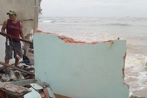 Chờ cơ chế thực hiện dự án kè chống sạt lở bờ biển Khê Tân